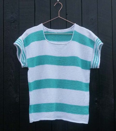 Stribet sailor t-shirt – Gratis strikkeopskrift